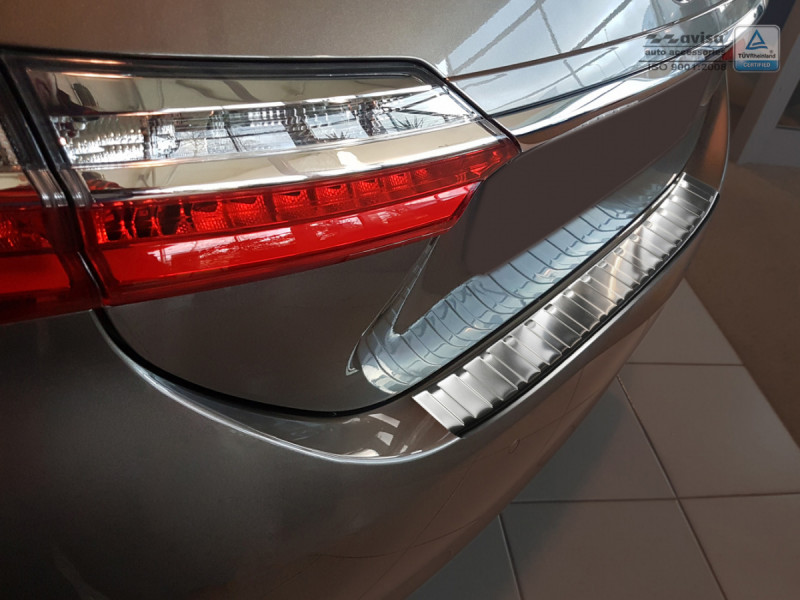 Ochranná lišta hrany kufru Toyota Corolla 2016- (sedan, matná)