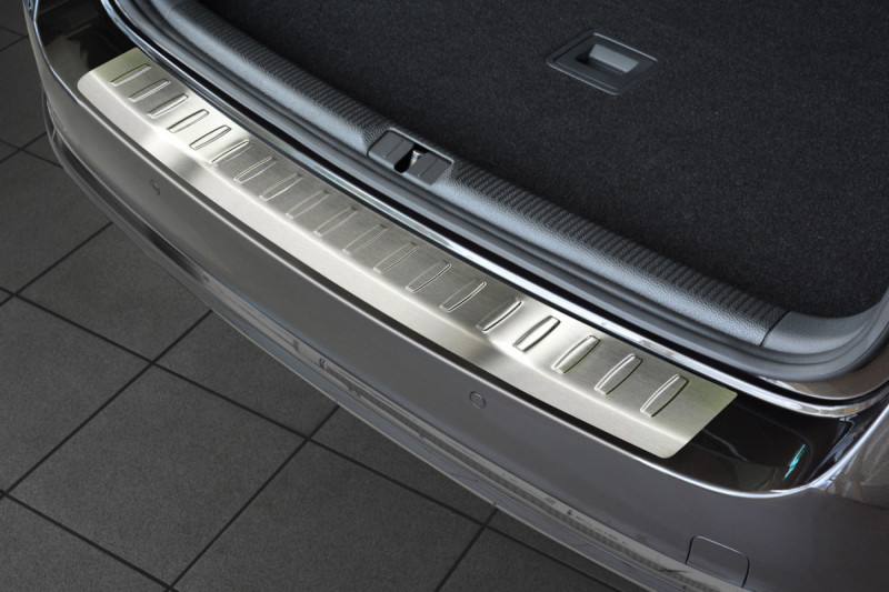 Ochranná lišta hrany kufru VW Passat B7 2010-2015 (Alltrack, matná)