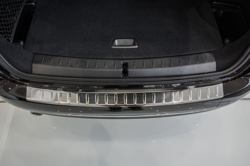 Ochranná lišta hrany kufru BMW 2 2015- (F46, Grand Tourer, matná)