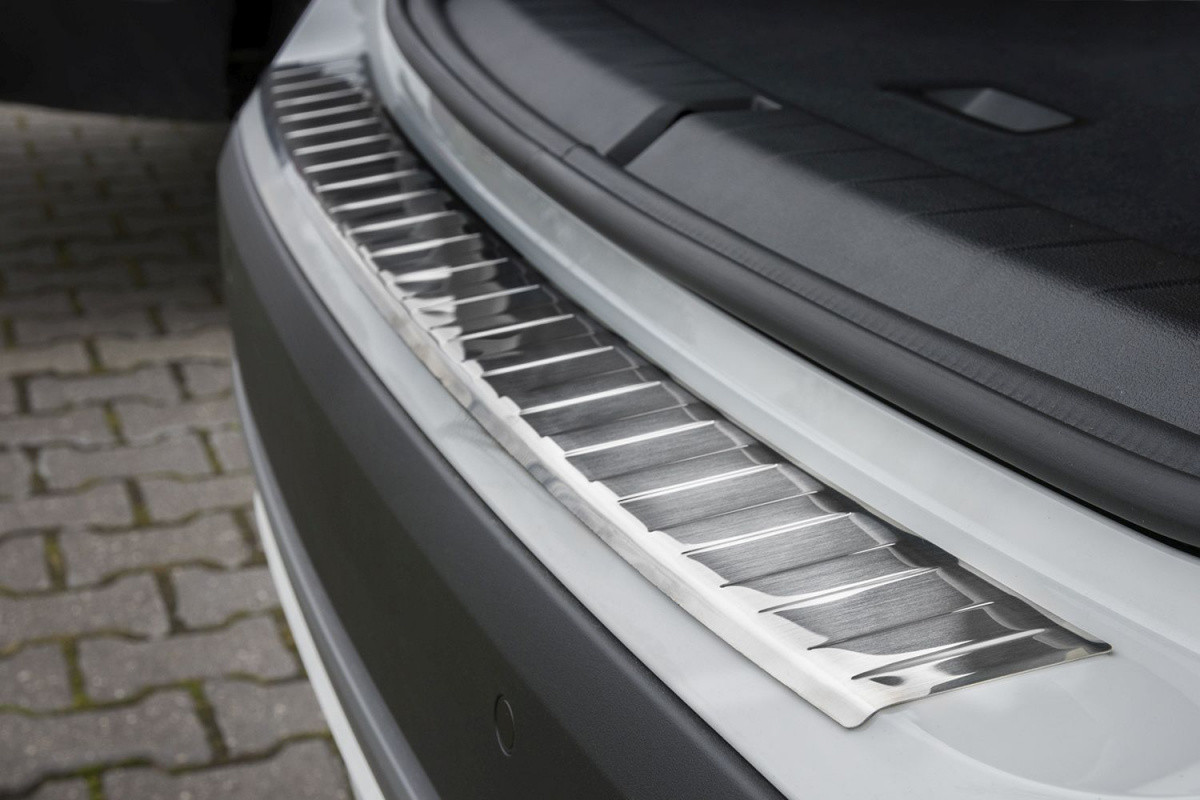 Ochranná lišta hrany kufru BMW X1 2015- (F48)