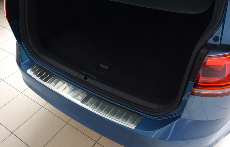 Ochranná lišta hrany kufru VW Golf VII. 2013-2017 (combi, matná)