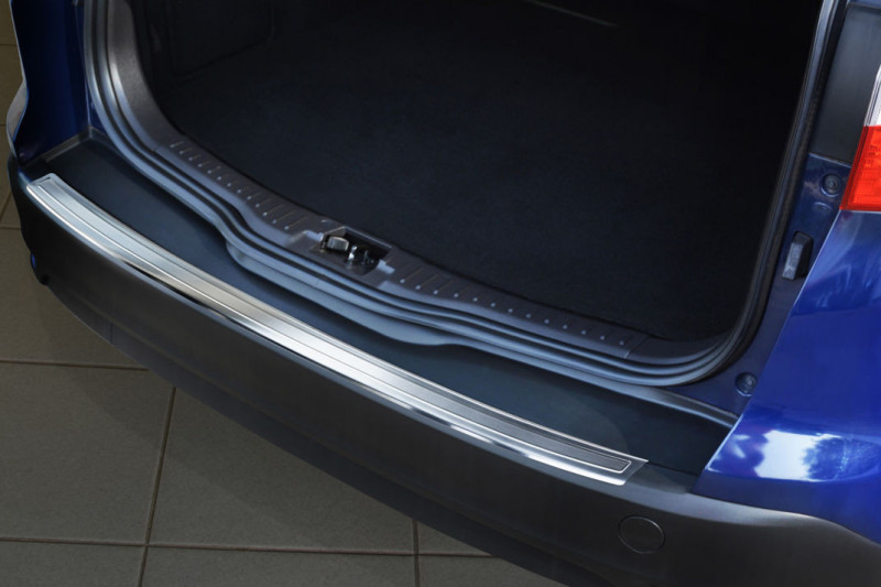 Ochranná lišta hrany kufru Ford Focus 2011-2018 (combi, matná)