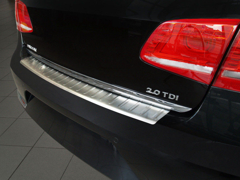 Ochranná lišta hrany kufru VW Passat B7 2011-2015 (sedan, matná)