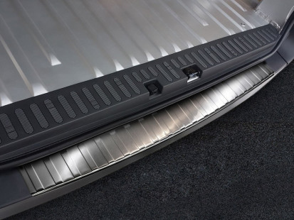 Ochranná lišta hrany kufru Nissan NV400 2010-2022 (matná)